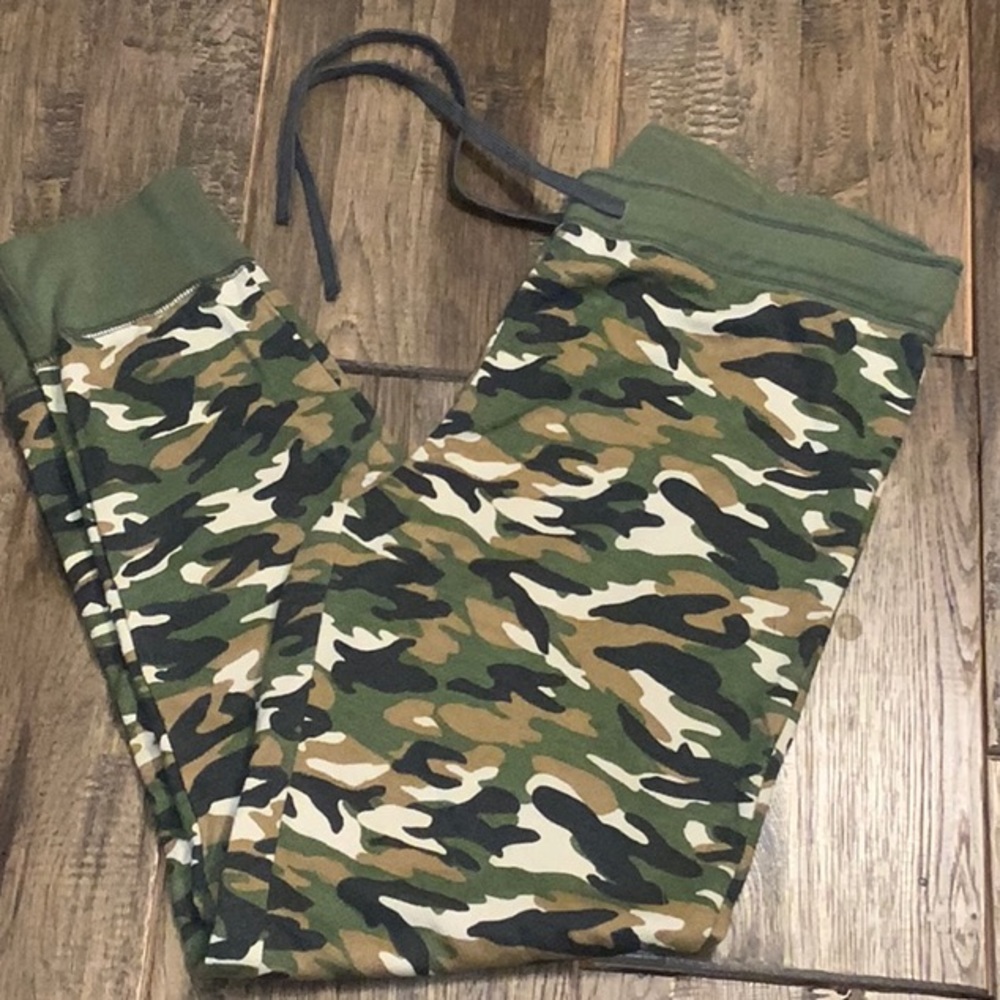 Mae camo sweat pants. Size M